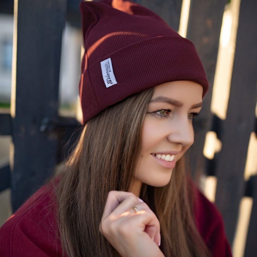 Burgund czapka prążkowana
