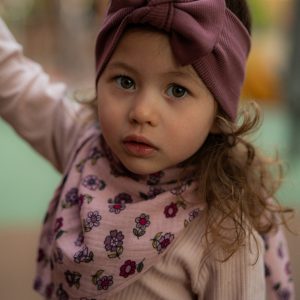 Chusta bawełniana trójkątna różowa w kwiaty